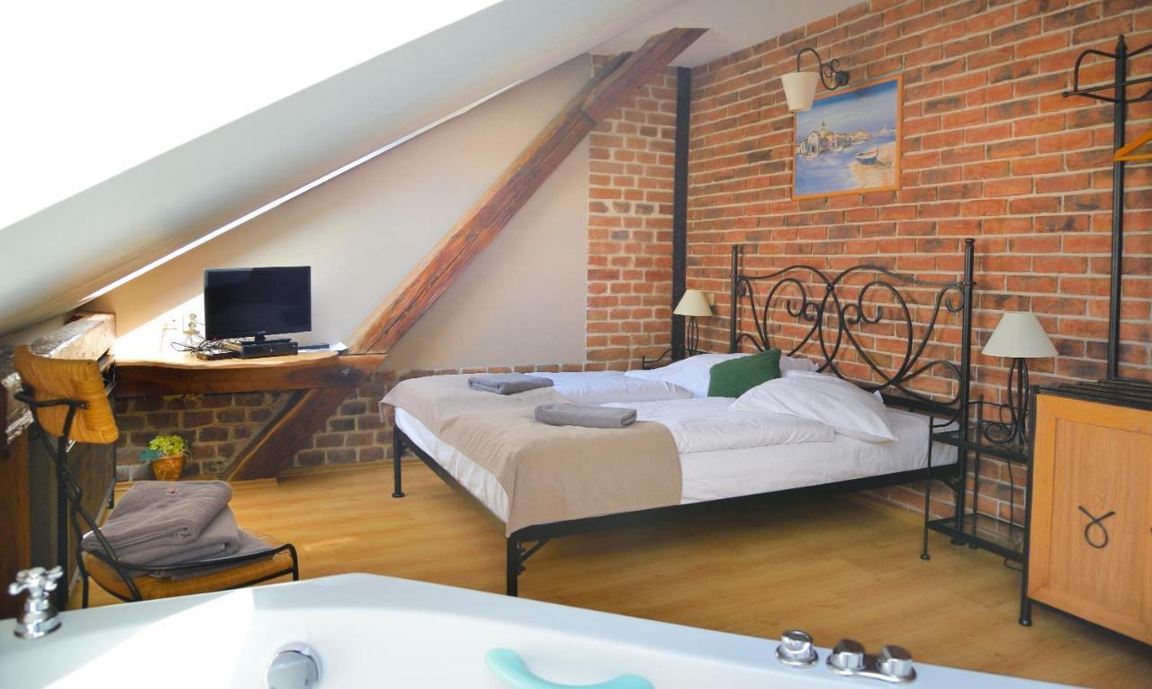 Hotel Via Ironia Vysoké Mýto エクステリア 写真