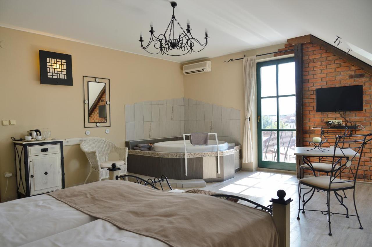 Hotel Via Ironia Vysoké Mýto エクステリア 写真