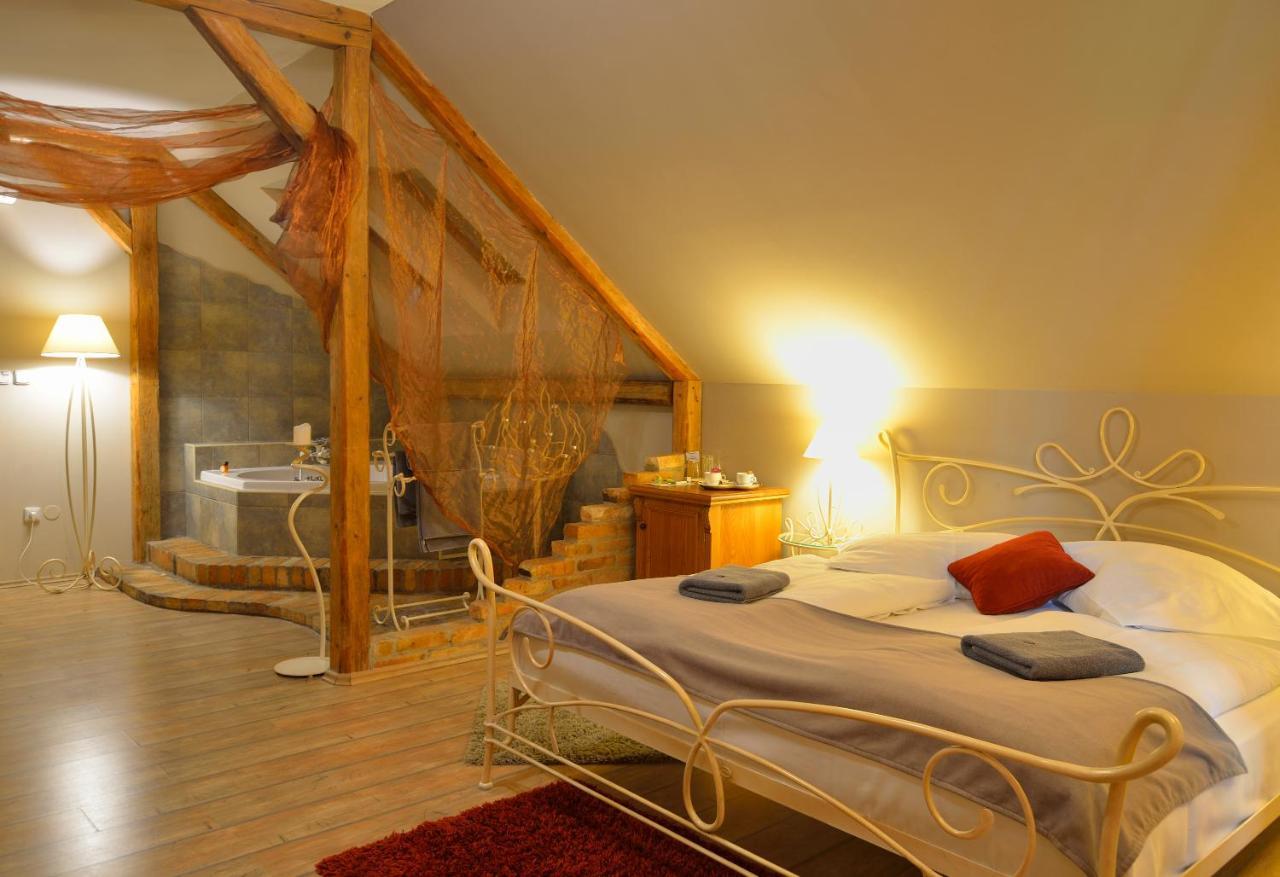 Hotel Via Ironia Vysoké Mýto エクステリア 写真