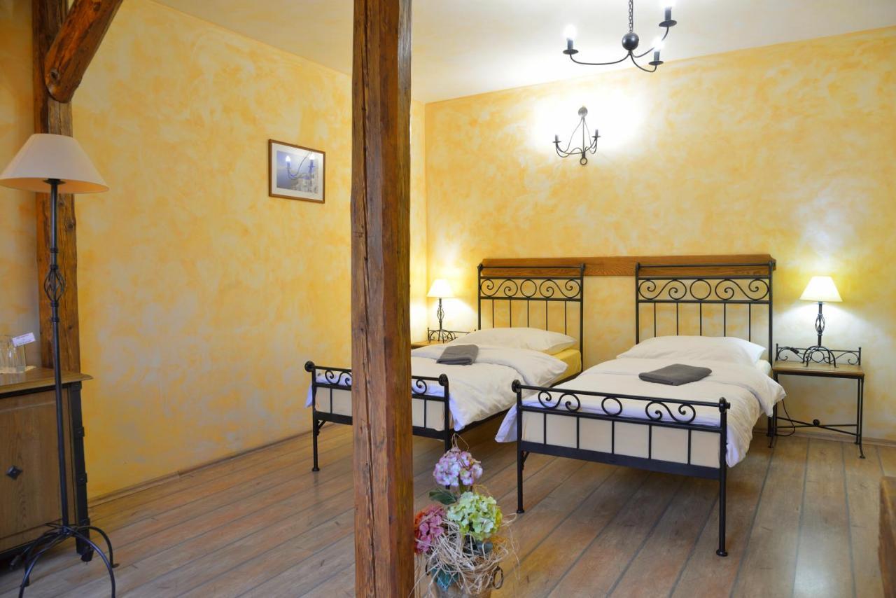 Hotel Via Ironia Vysoké Mýto エクステリア 写真