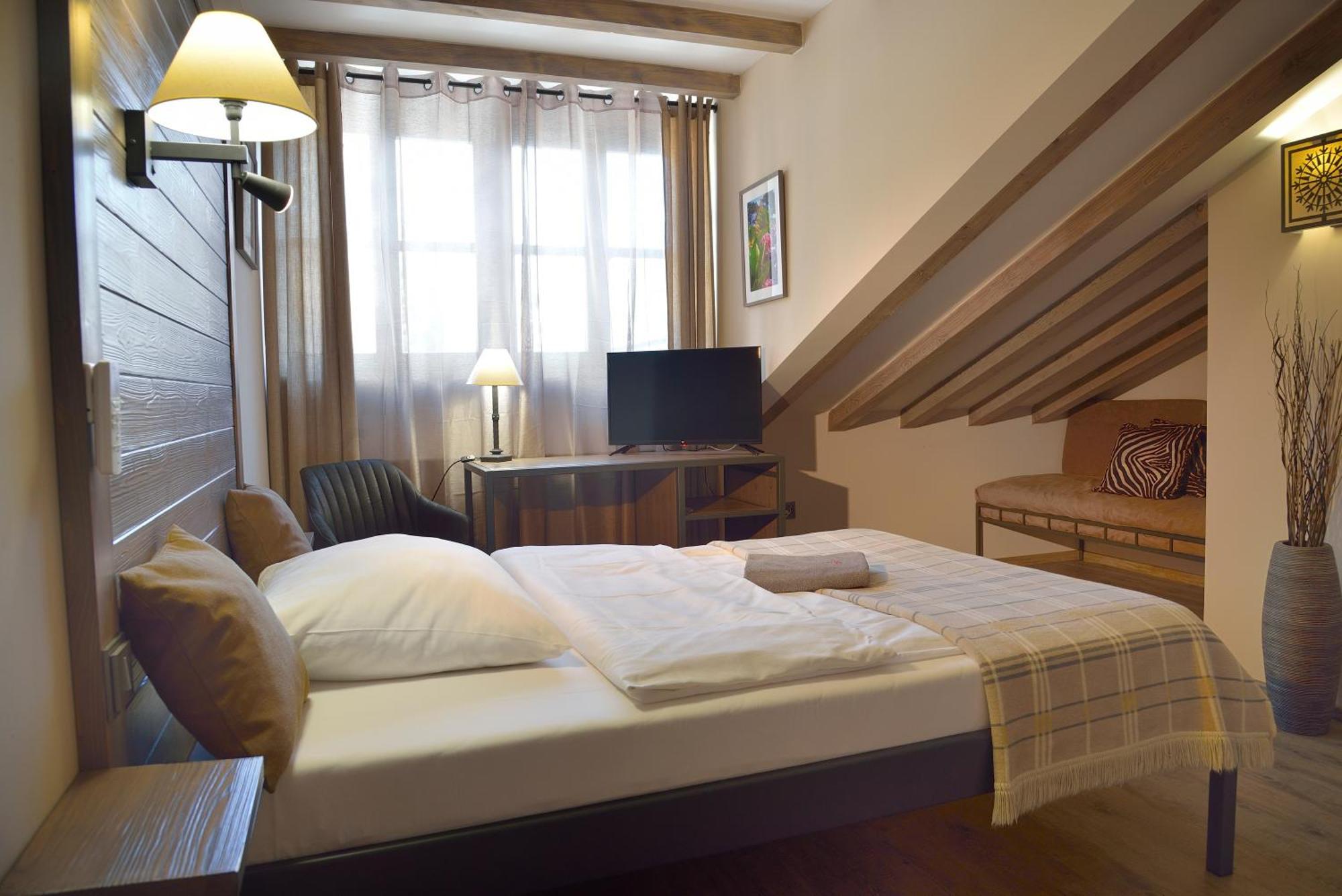 Hotel Via Ironia Vysoké Mýto エクステリア 写真