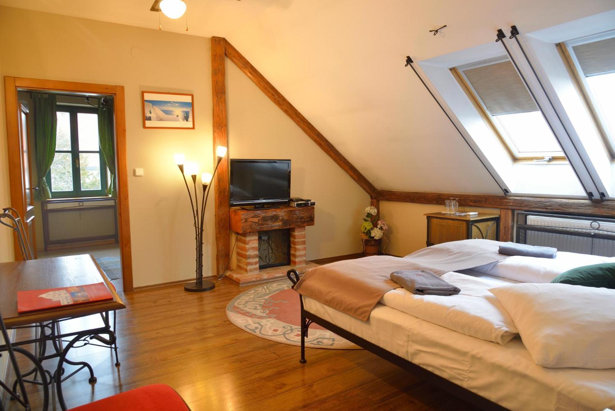 Hotel Via Ironia Vysoké Mýto エクステリア 写真