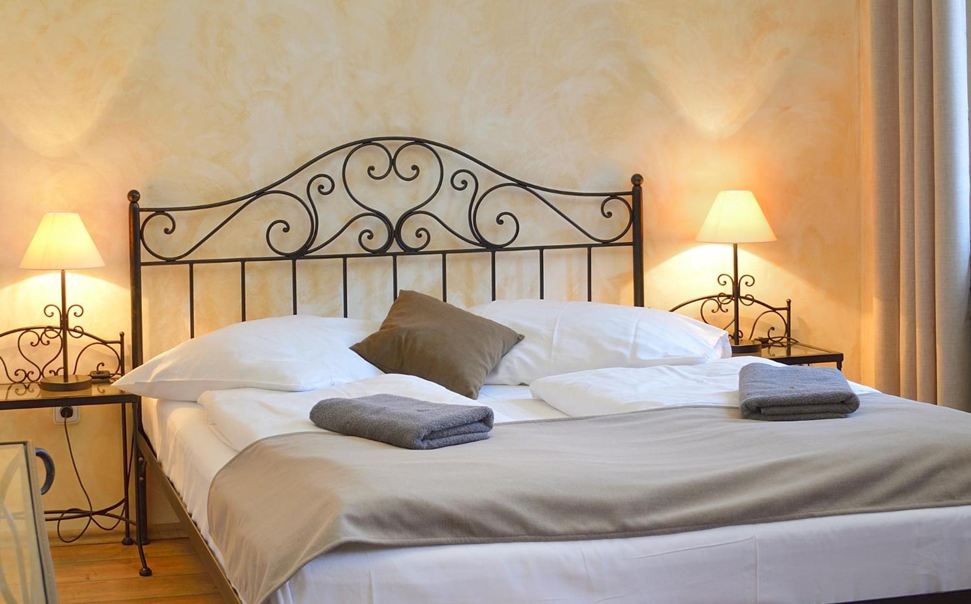 Hotel Via Ironia Vysoké Mýto エクステリア 写真