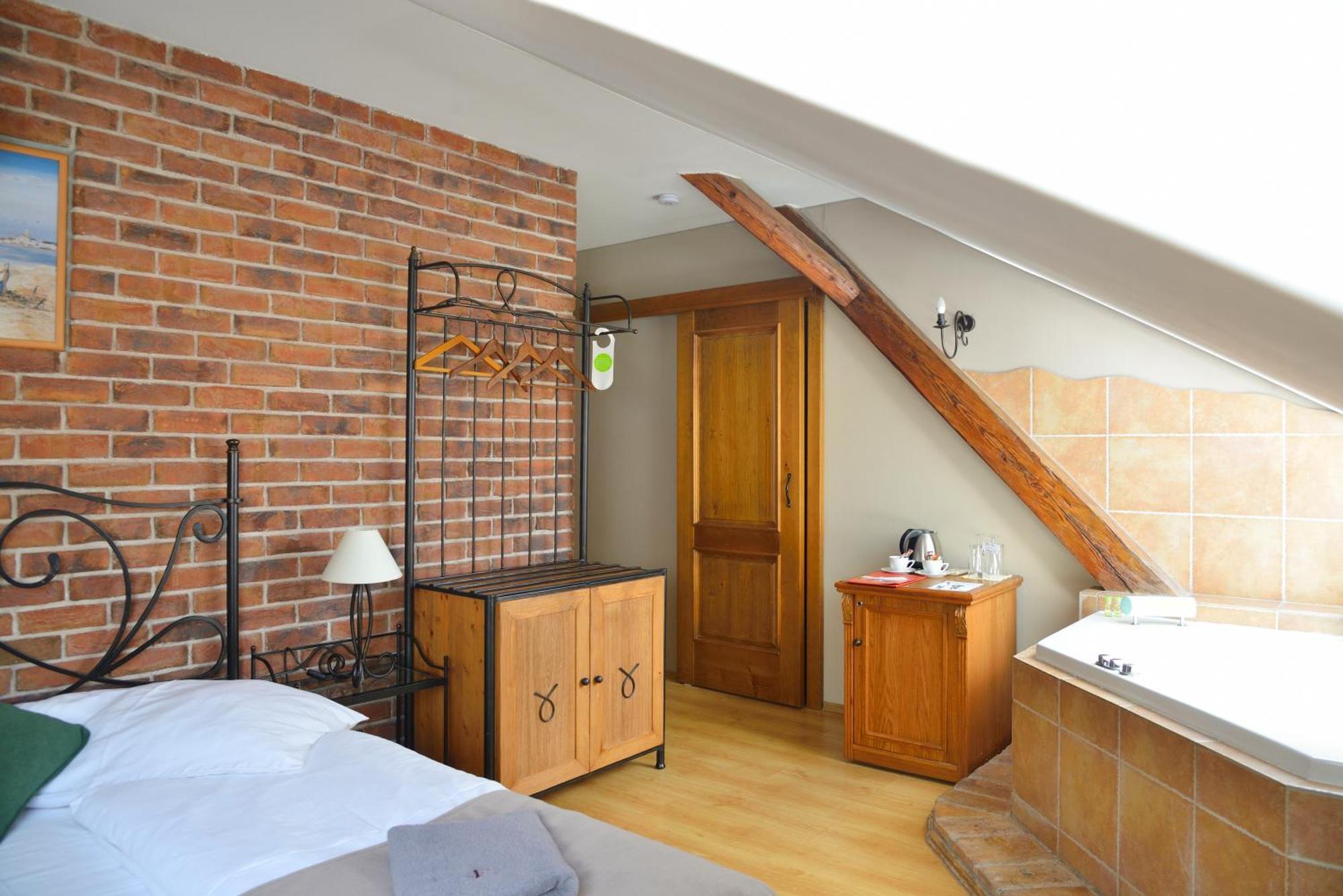 Hotel Via Ironia Vysoké Mýto エクステリア 写真