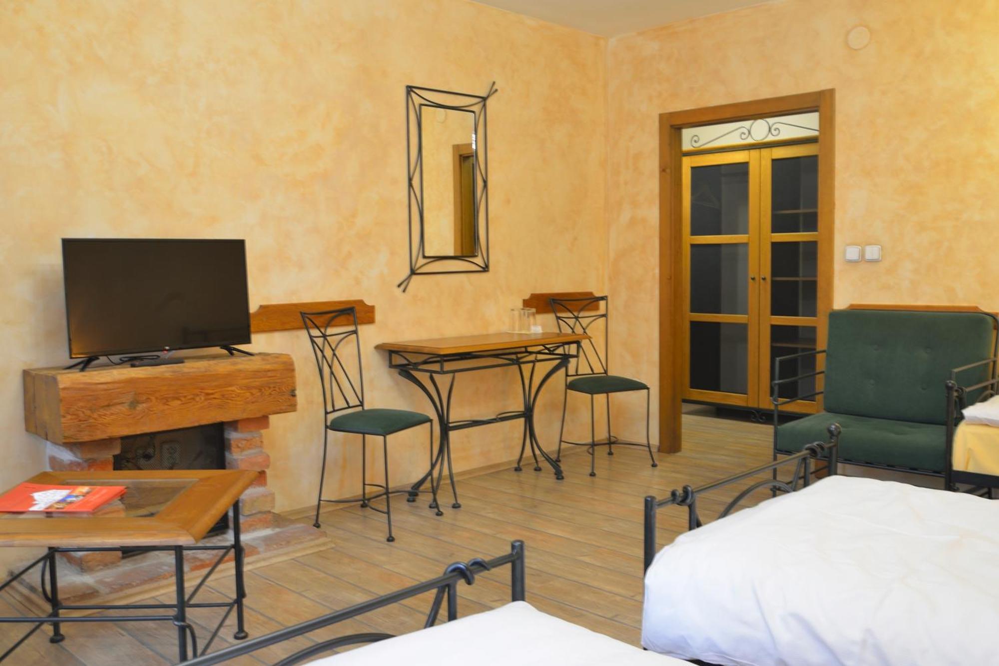 Hotel Via Ironia Vysoké Mýto エクステリア 写真