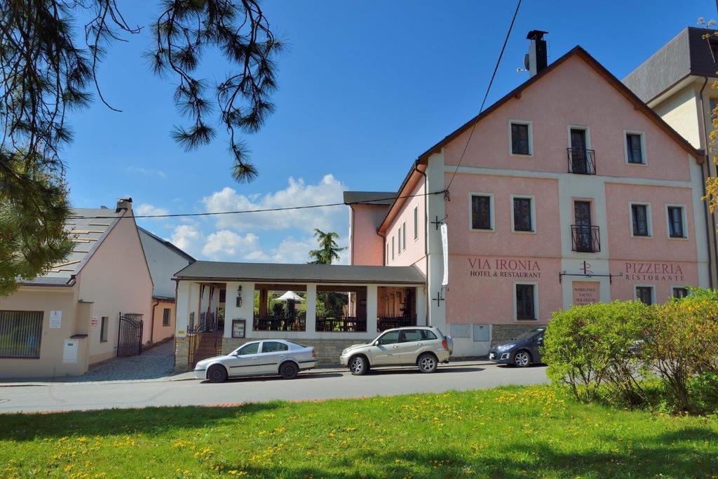Hotel Via Ironia Vysoké Mýto エクステリア 写真